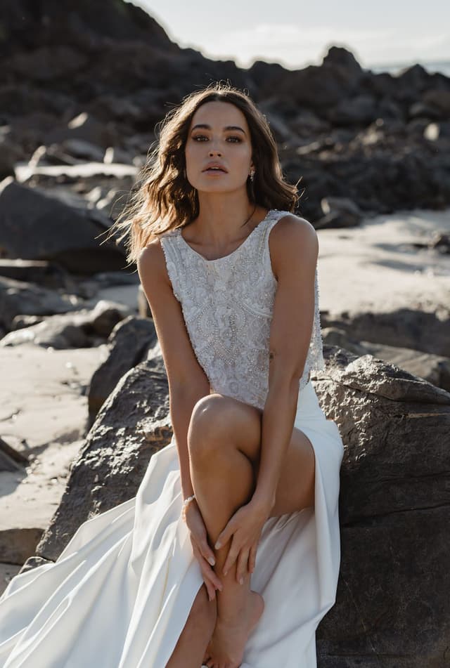 Relaxed & Natural wedding dress style