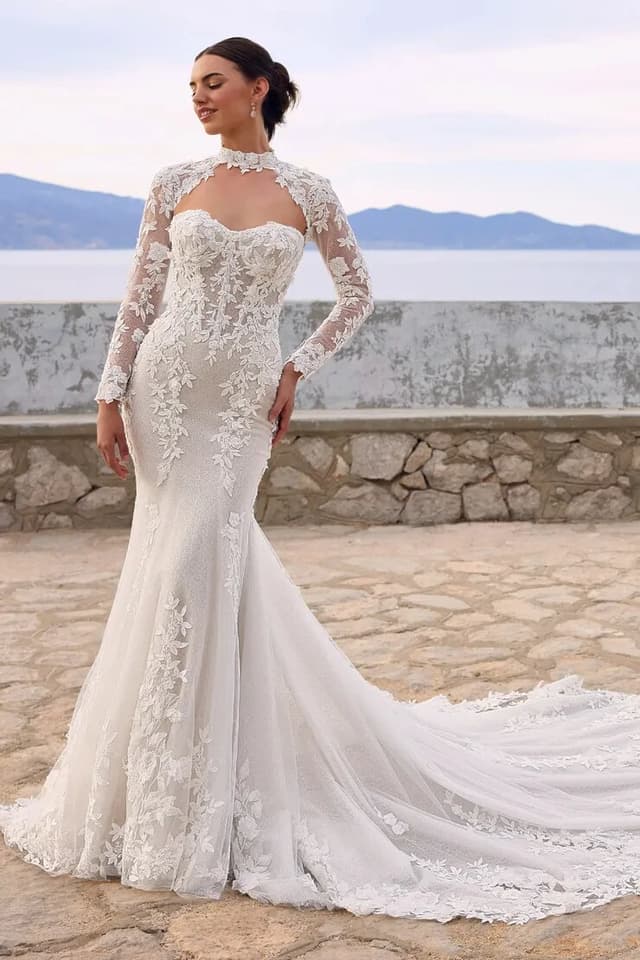 Dramatic & Glamorous wedding dress style