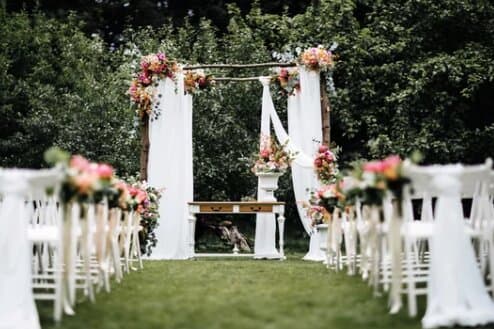 Garden/Outdoor venue wedding dress